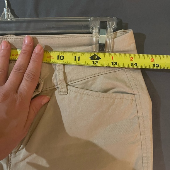 Women’s Old Navy Pixie style Ankle Pants - Picture 3 of 4